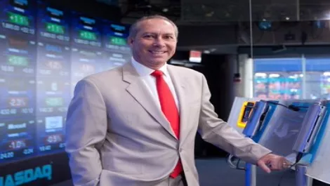 Yahoo chairman resigns