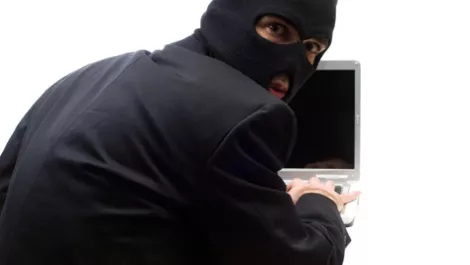 Scammers put a damper on holiday travels
