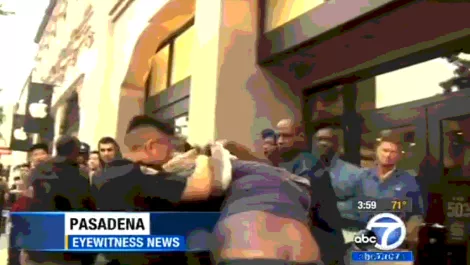 iPhone 5S flies off the shelves as fights break out