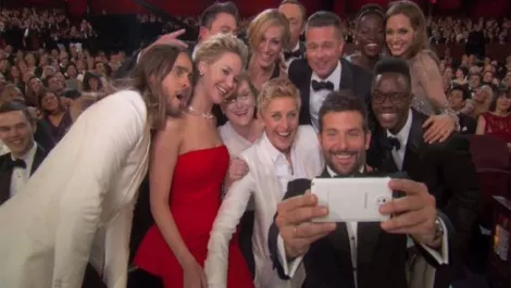 Win for Samsung as Oscars 'selfie' crashes Twitter…