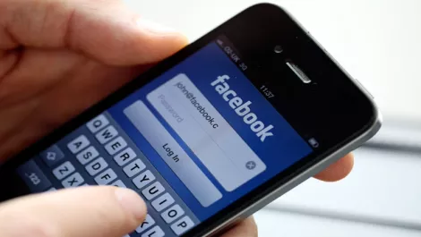 Mobile advertising drives Facebook revenue
