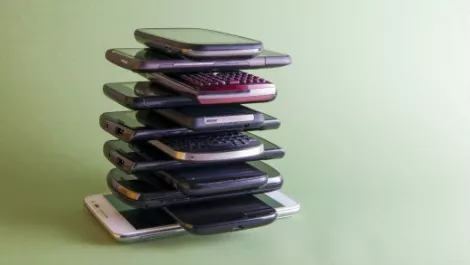 Huawei smartphone growth continues; Microsoft declines