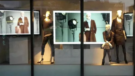 Digital signage accessorises with geo-locator bracelets