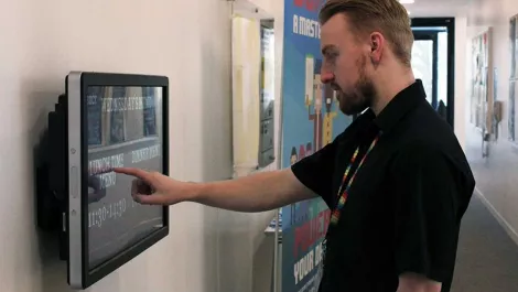 Digital signage to the rescue for Uni allergy issues