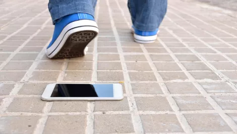 Apple admits that touch disease is real