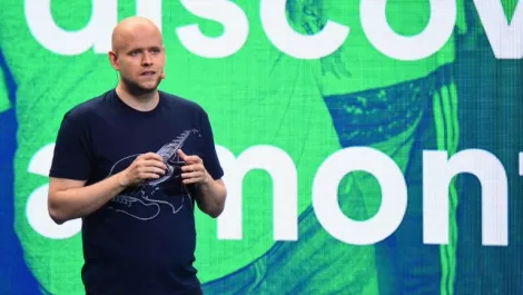 Spotify launches a new multimedia format called Spotlight