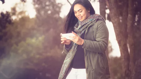 Kiwis spending large on phones… for now
