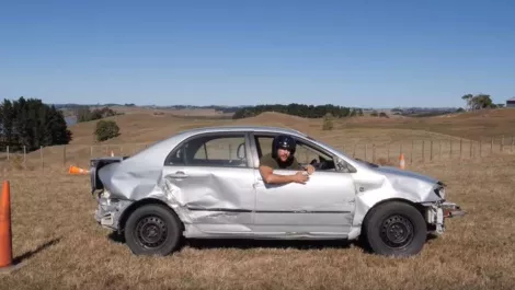 AA, Vodafone, How to DAD explain how to text and drive... sort of