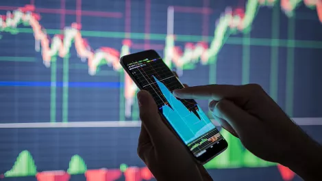 Just two smartphone makers saw growth in Q4 2019 as global sales decline