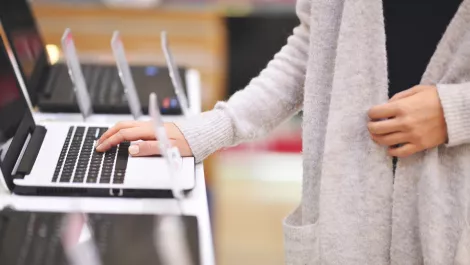 PC shipments grow despite supply chain woes - IDC