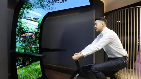 LG to demonstrate new ways of using flexible OLED displays