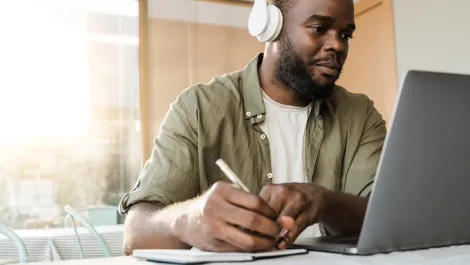 FMI finds earphone and headphone market to expand by billions