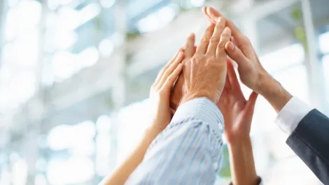 Most workers who feel at home at work don't intend to leave