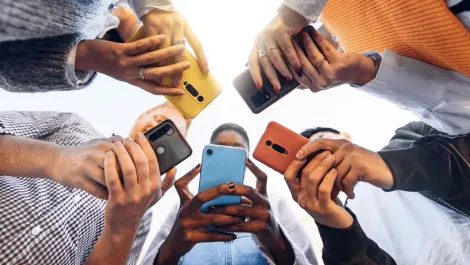 Oppo Find N2 Flip phone comes with extended Android support