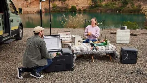 BLUETTI unveils pioneering outdoor power solution SwapSolar