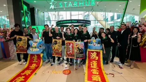StarHub unveils fast-service compact store at Suntec City
